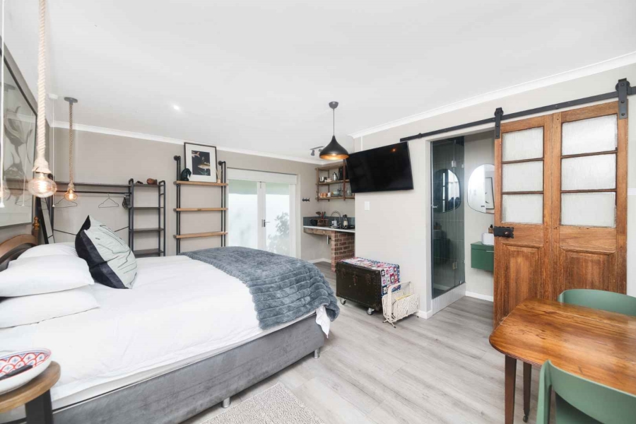 6 Bedroom Property for Sale in Northcliff Western Cape